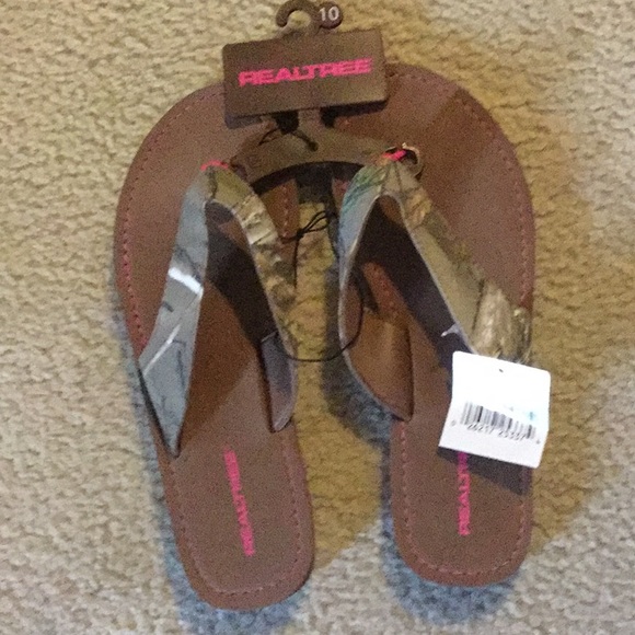 camo flip flops womens